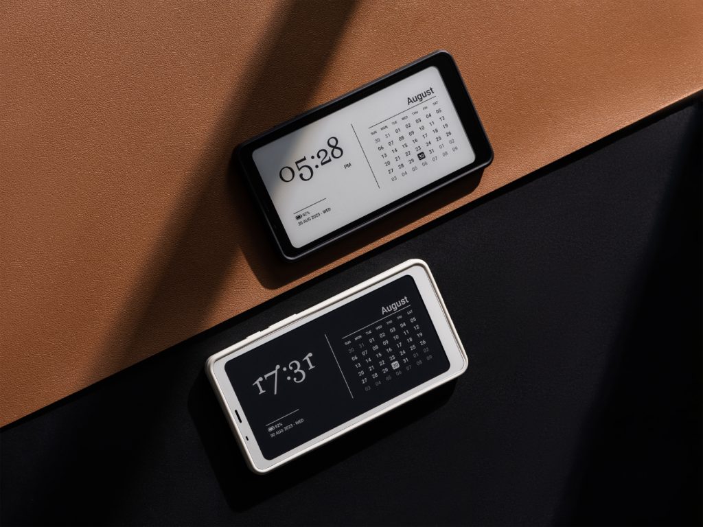 Así se ve la pantalla de bloqueo del Boox Palma con el calendario. No, no está funcionando la pantalla, así está "apagado".